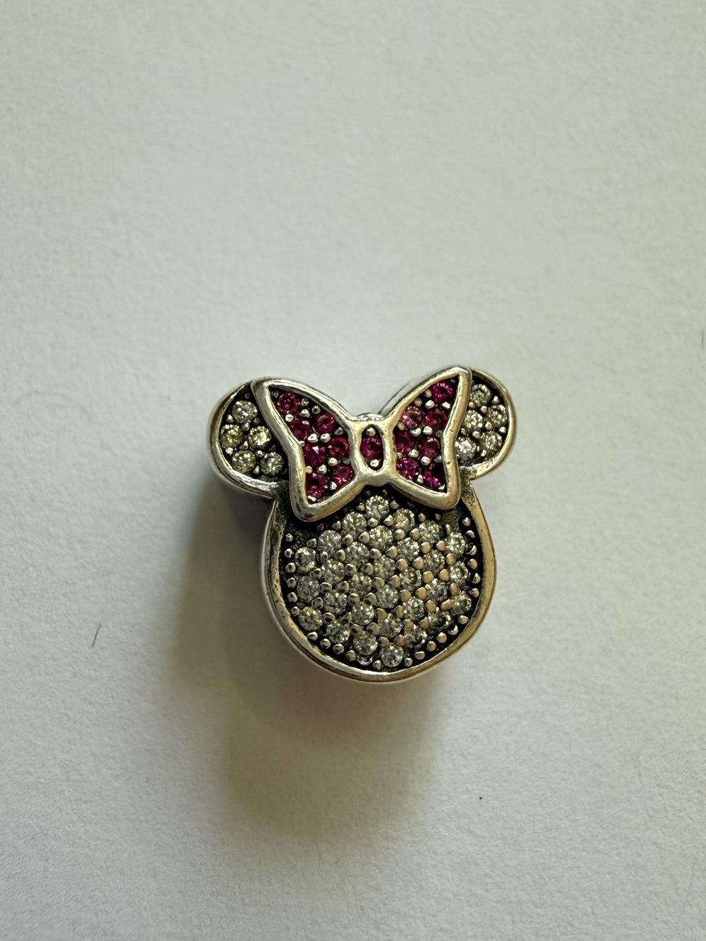 Sterling silver s925 Minnie Mouse Icon Pavé Clip Charm